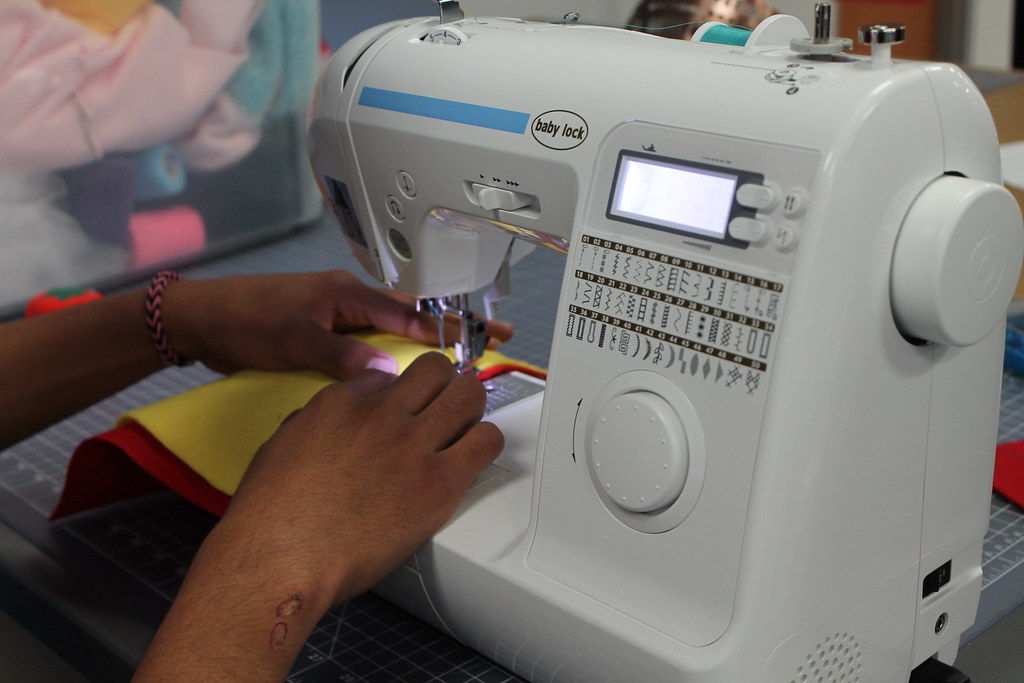How to Use a Serger Sewing Machine? Feature, Uses And Different Types of Serger Sewing Machines